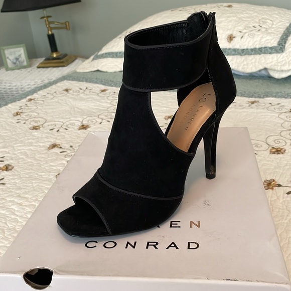 Women’s Lauren Conrad Suede Heels - Picture 5 of 6